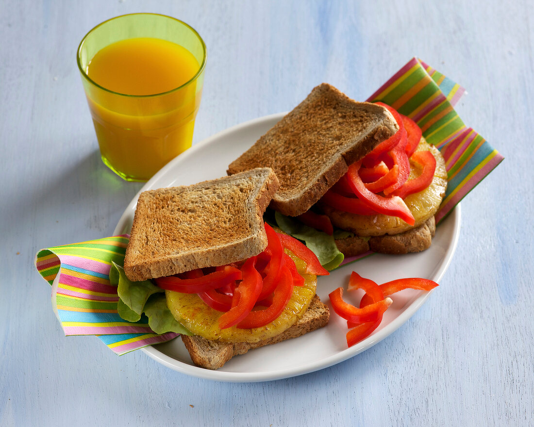 Toast curry with pineapple and pepper on plate