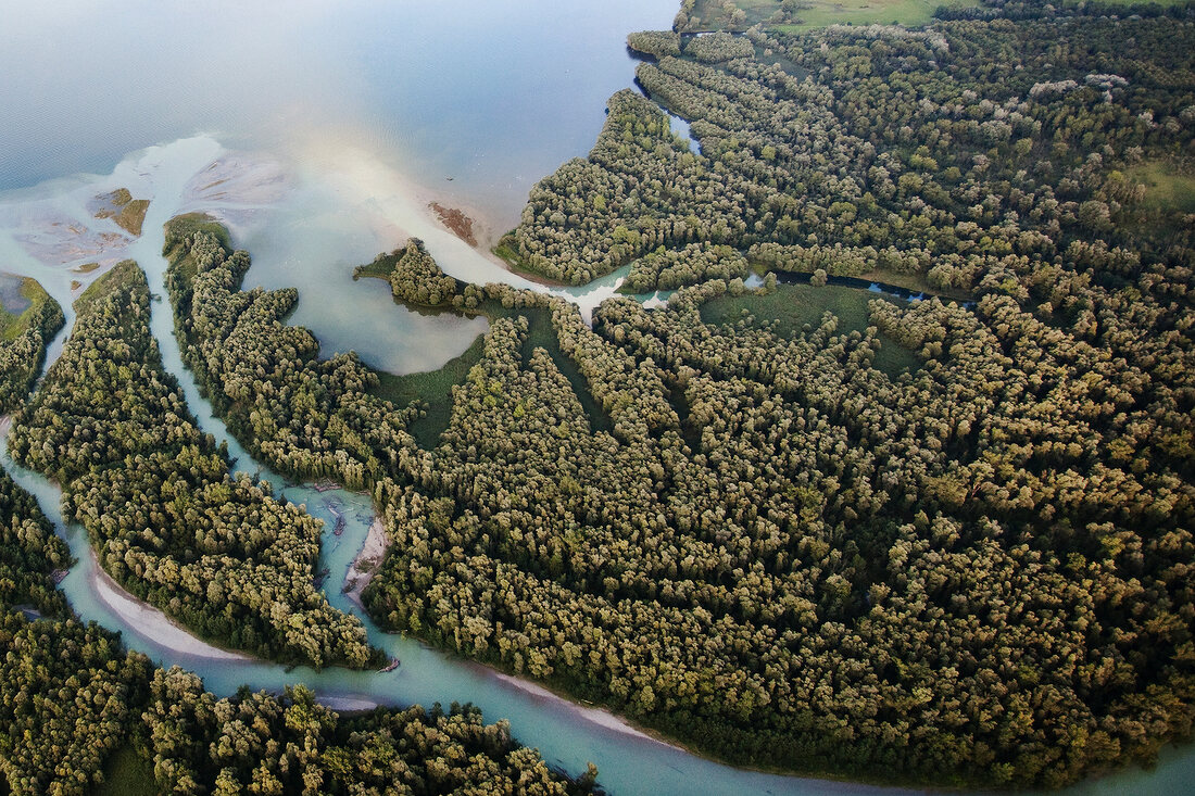 Chiemgau, Bayern, Chiemsee, Mündung der Tiroler Ache, von oben