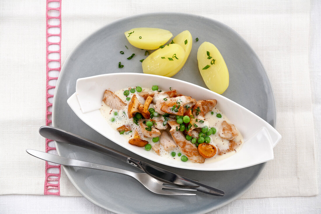 Shredded turkey with chanterelle mushrooms in serving bowl