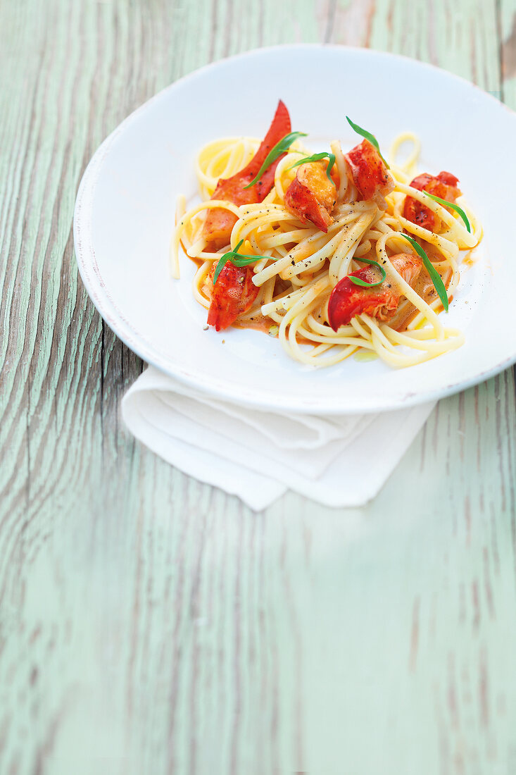 Linguine mit Hummer im Krustentierfond