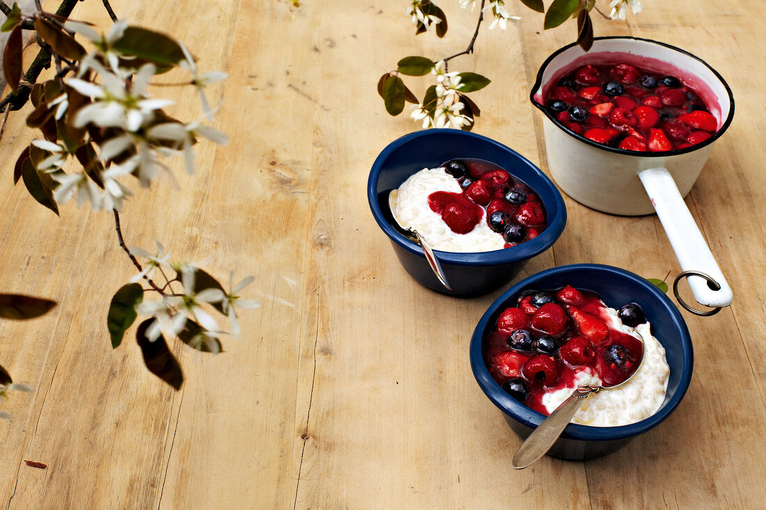 Sahnemilchreis mit roter Grütze 