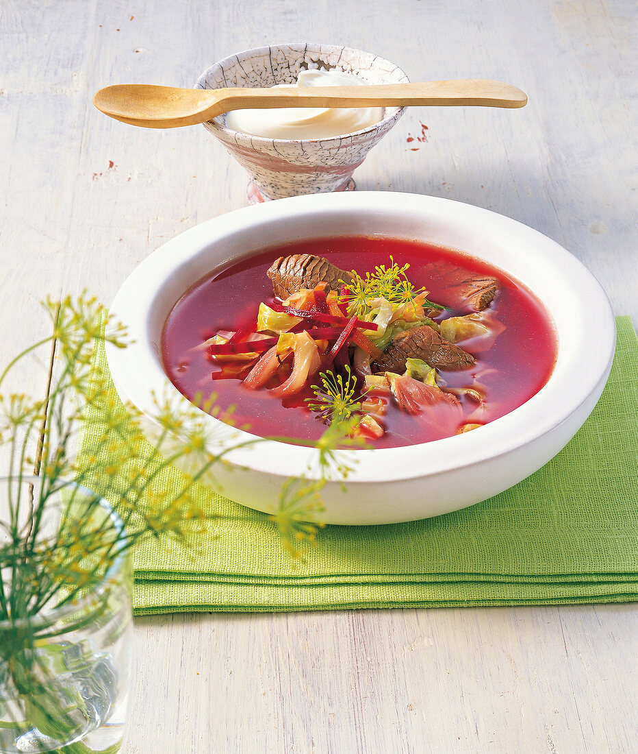 Fleisch, Borschtsch mit Sauerrahm