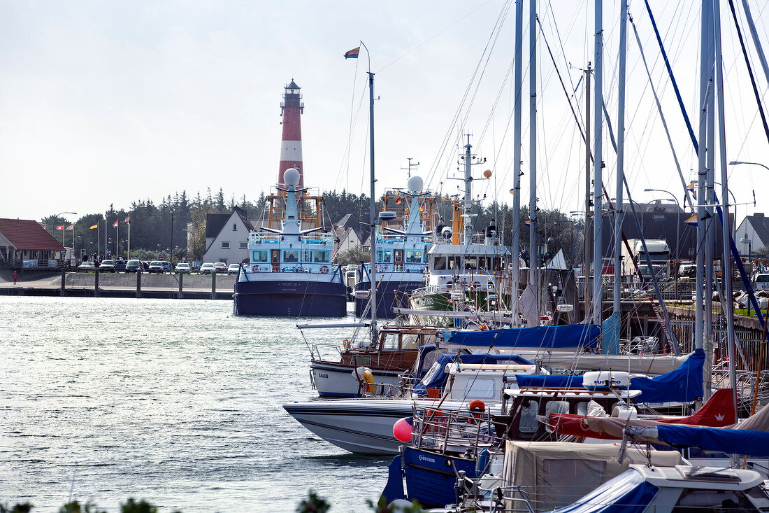 Boote im Hörnumer Hafen, Leuchtturm, Sylt