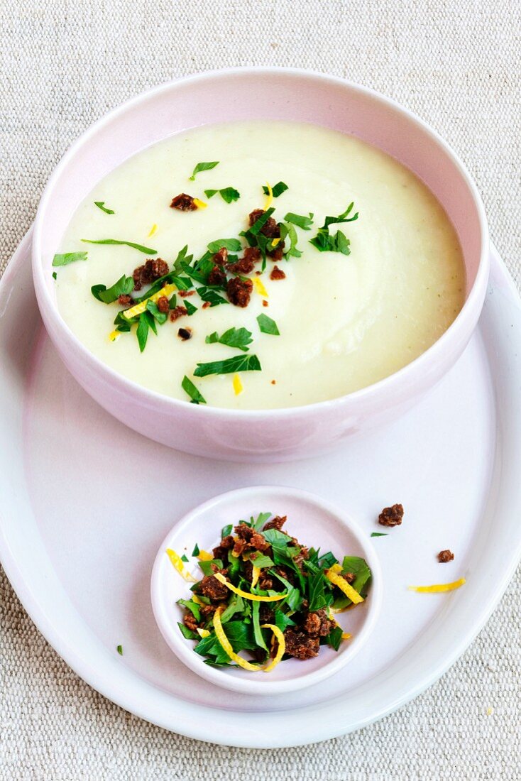 Cream of kohlrabi soup with gremolata