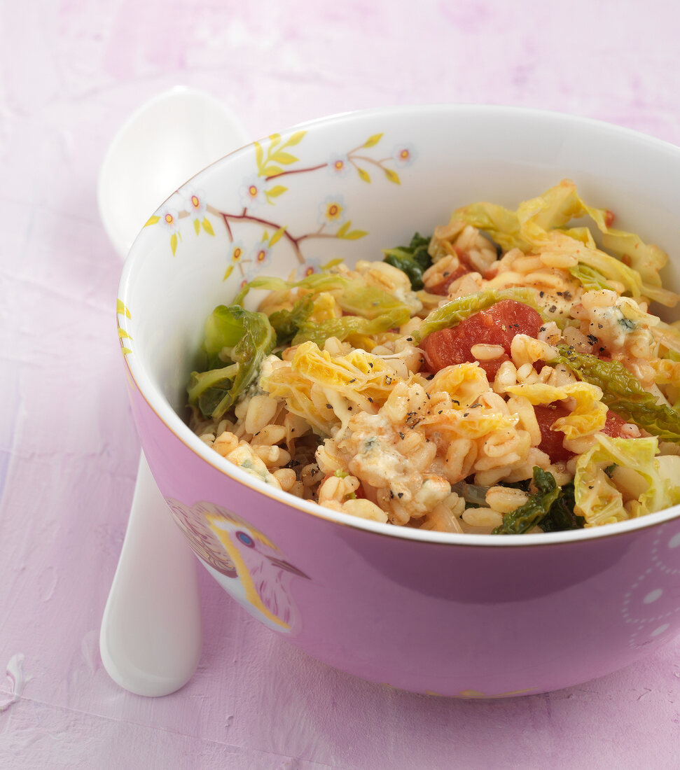 Ebly with savoy cabbage in bowl