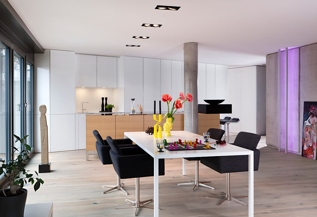 Open kitchen with kitchen island overlooking dining table in dining room