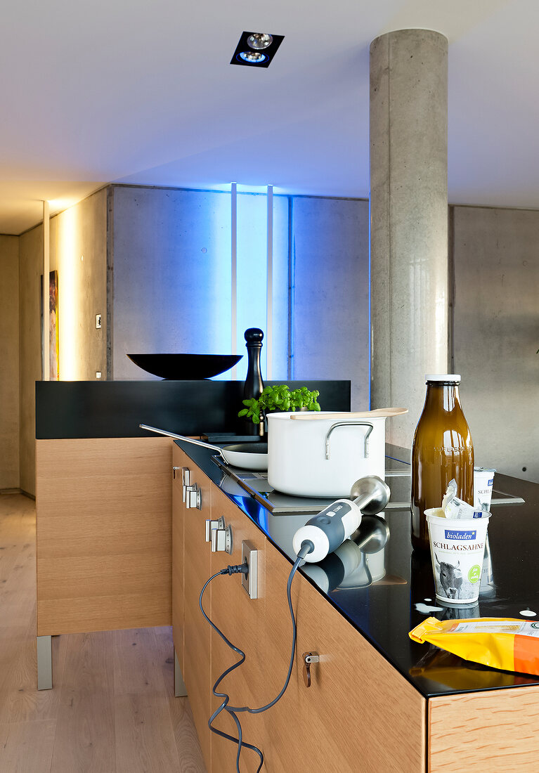 Kitchen island and worktop with base cabinet