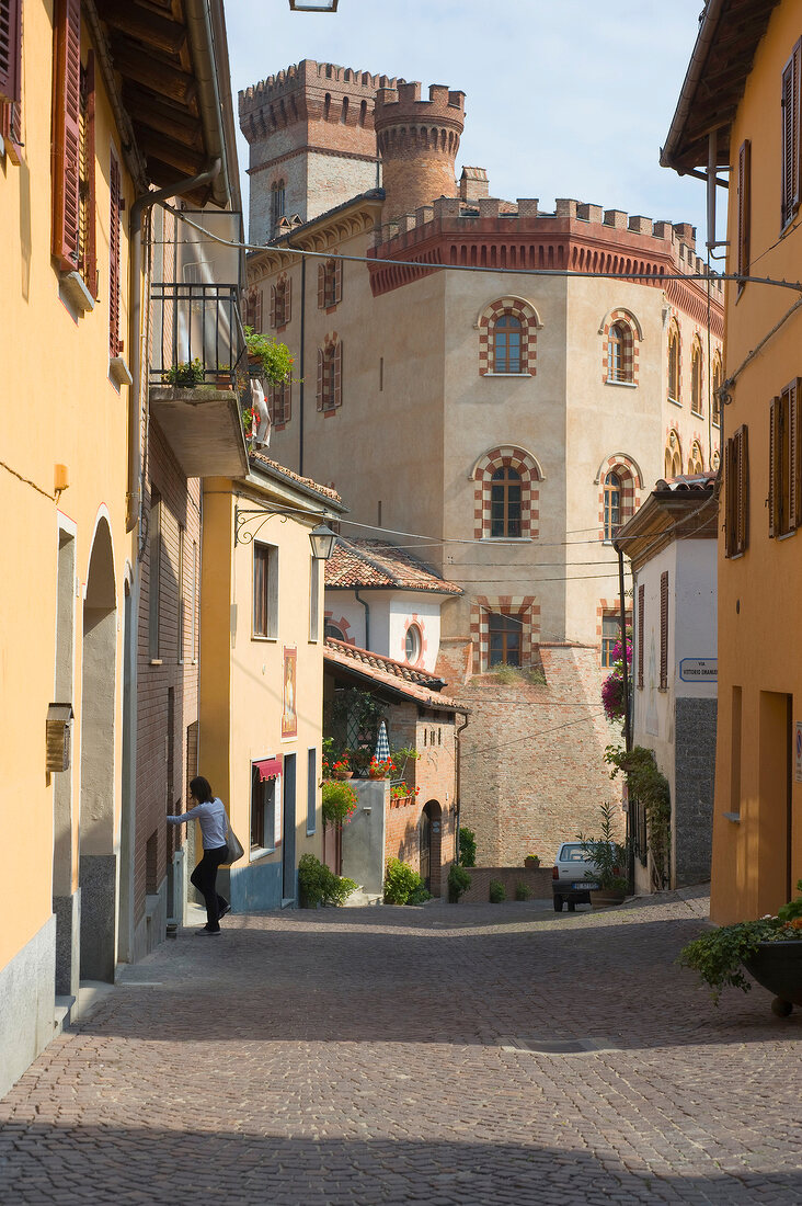 Dorf Barolo in Italien, Gasse 