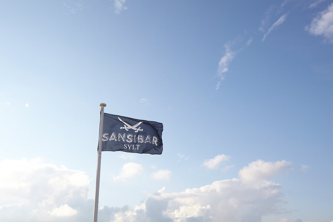 Restaurant Sansibar in den Dünen von Rantum, Sylt, Flagge, Säbel