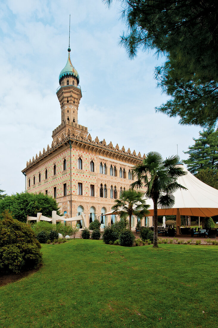 Außenansicht, Villa Crespi, Hotel maurisch, verziert, Minarett, Garten