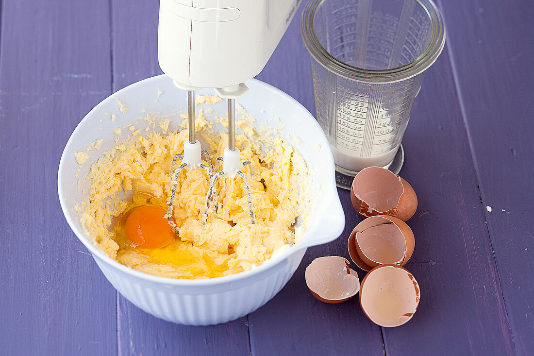Mini-Kuchen, Eier unterrühren, Step 2