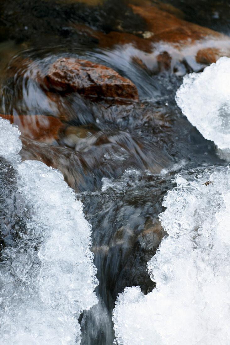 Lappland, Bach, fließend, Eis, gefro ren