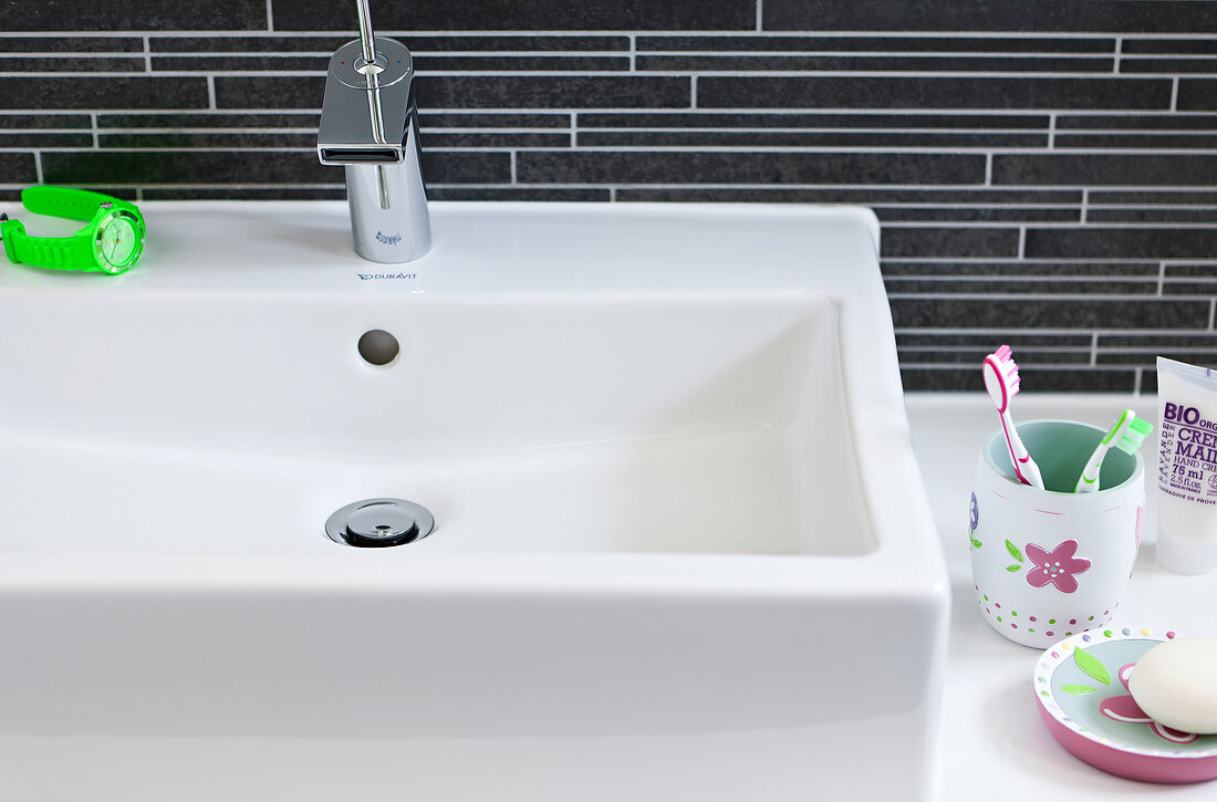 Ceramic basin sink and faucet in bathroom