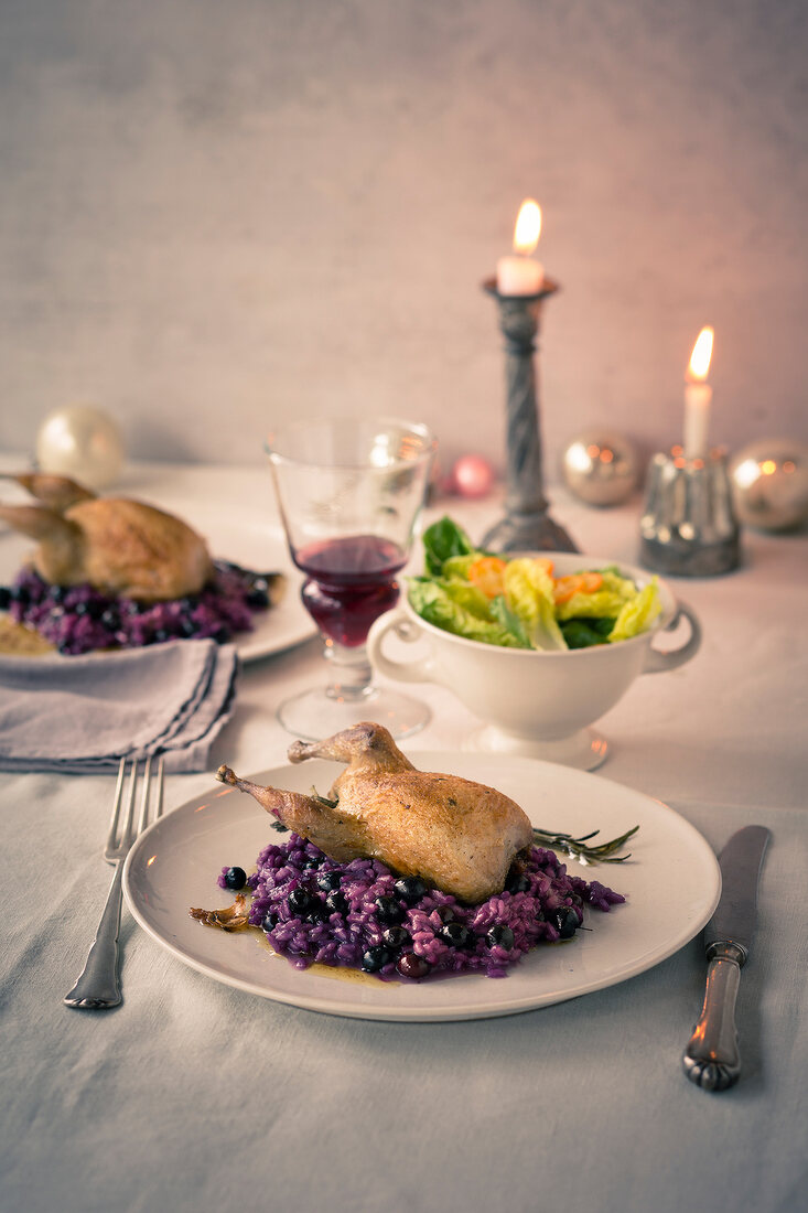 Wachtel gebettet auf Blaubeer-Risotto