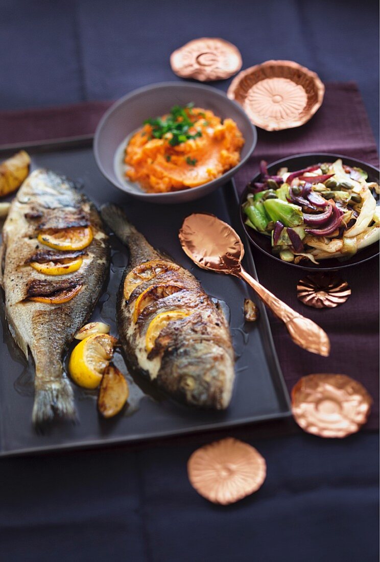 A cabbage dish for the winter: gilthead with fried white cabbage