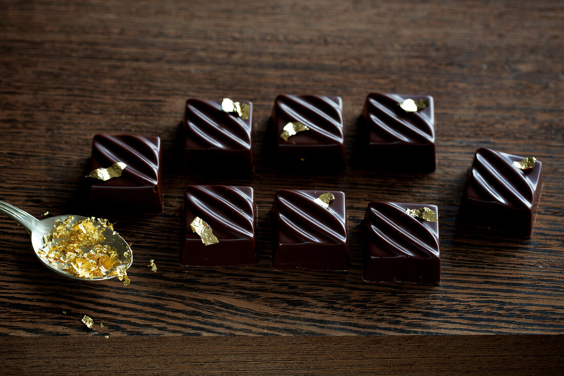 Chocolate cubes made of thyme