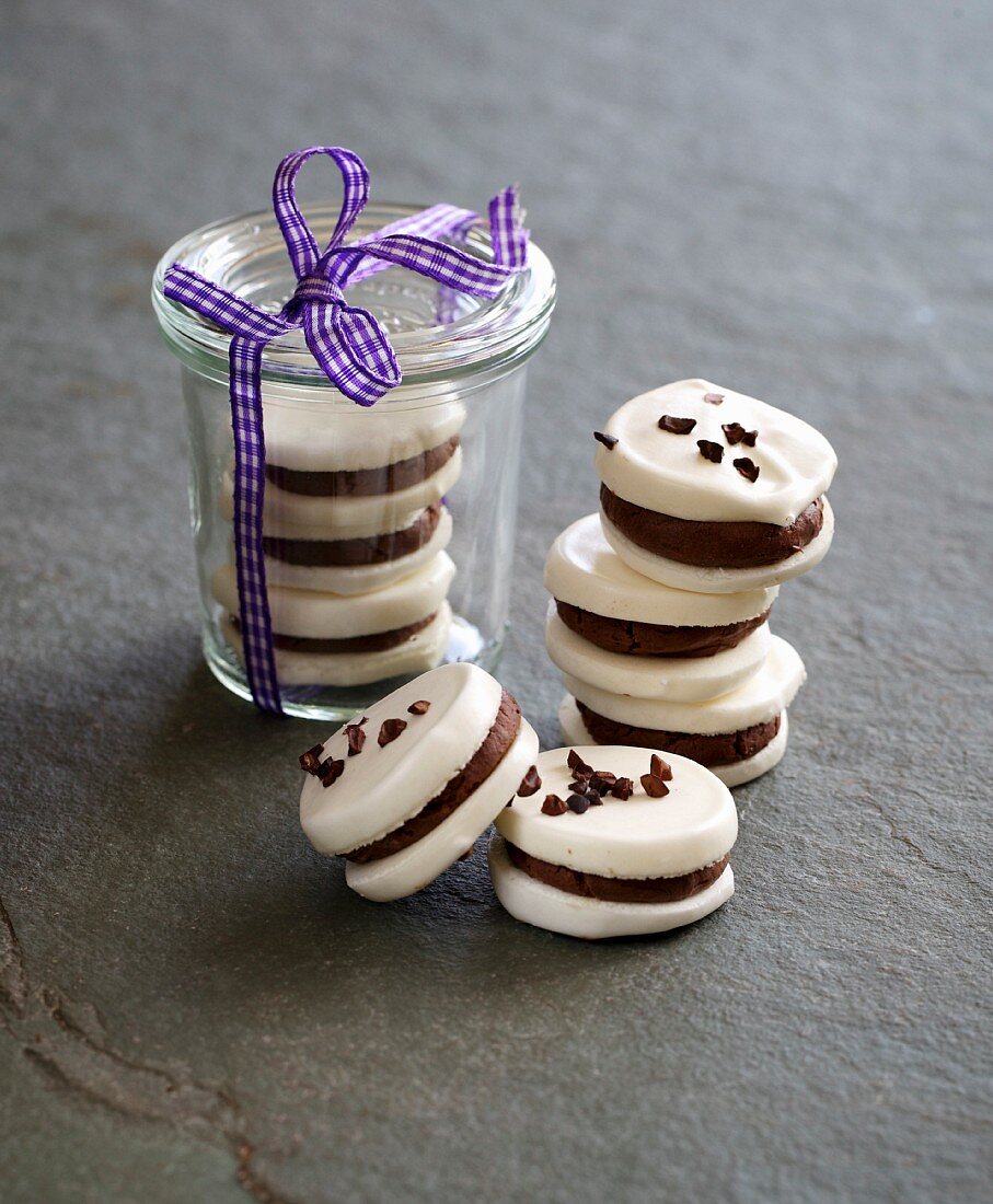 Chocolate and meringue cakes