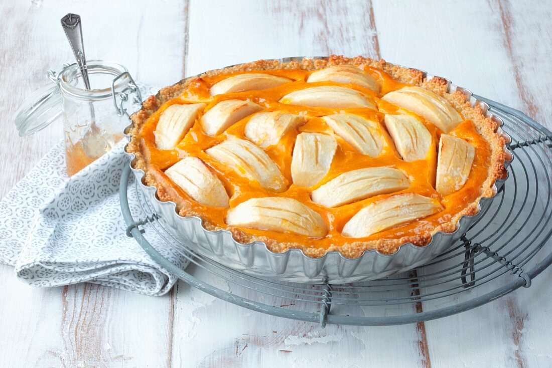 Carrot tart with apples