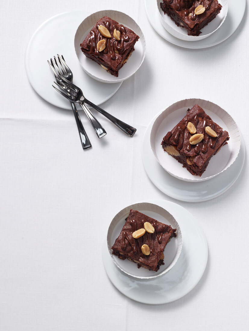 Peanut toffee brownies in bowls