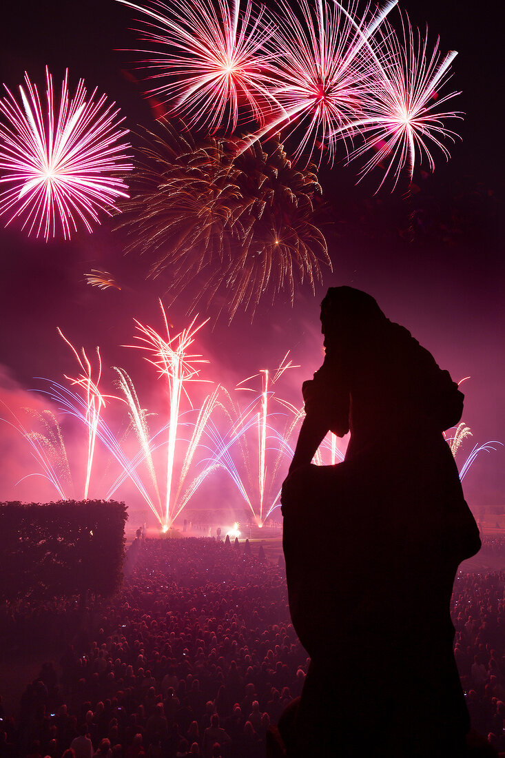 View of Mr. Hausen statue and Chinese fireworks in Royal Gardens, Hannover, Germany