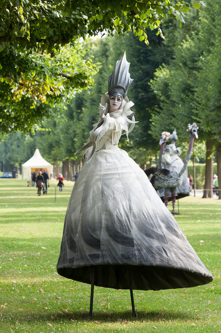 Hannover, Schloss Herrenhausen, Grosser Garten, Walk Act, La Dame