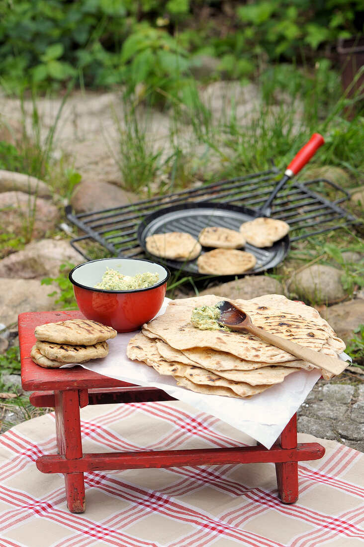 Herb pesto with flatbread