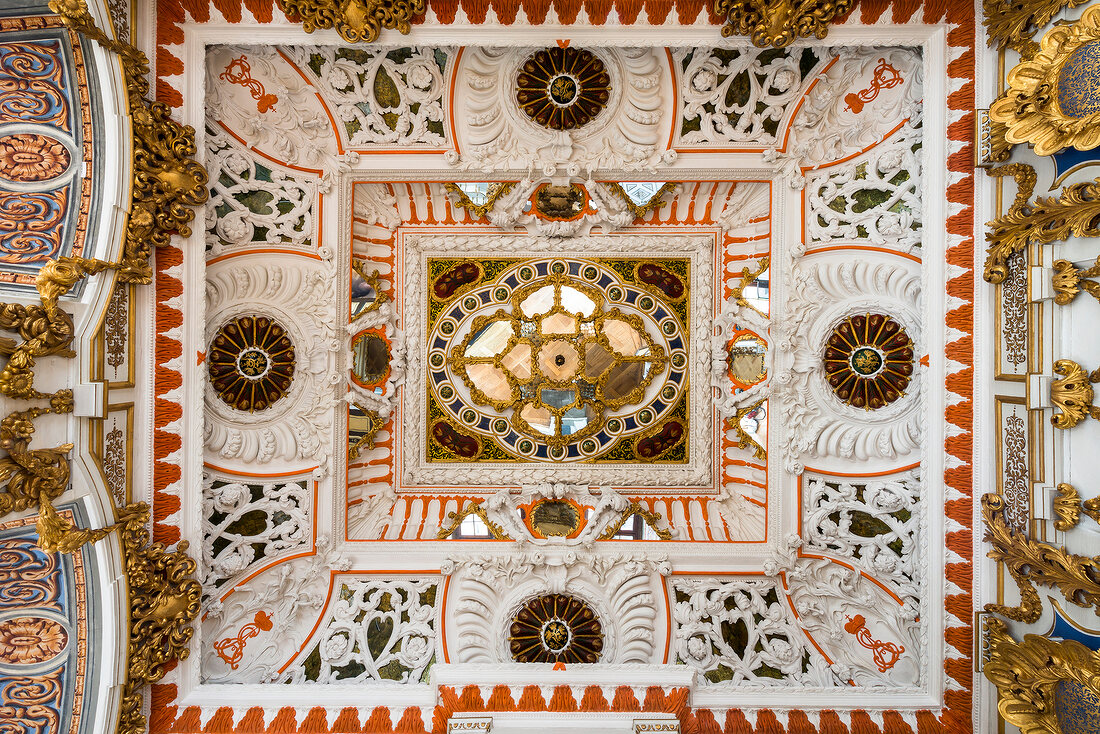 Close-up of ceiling in Leibniz rooms