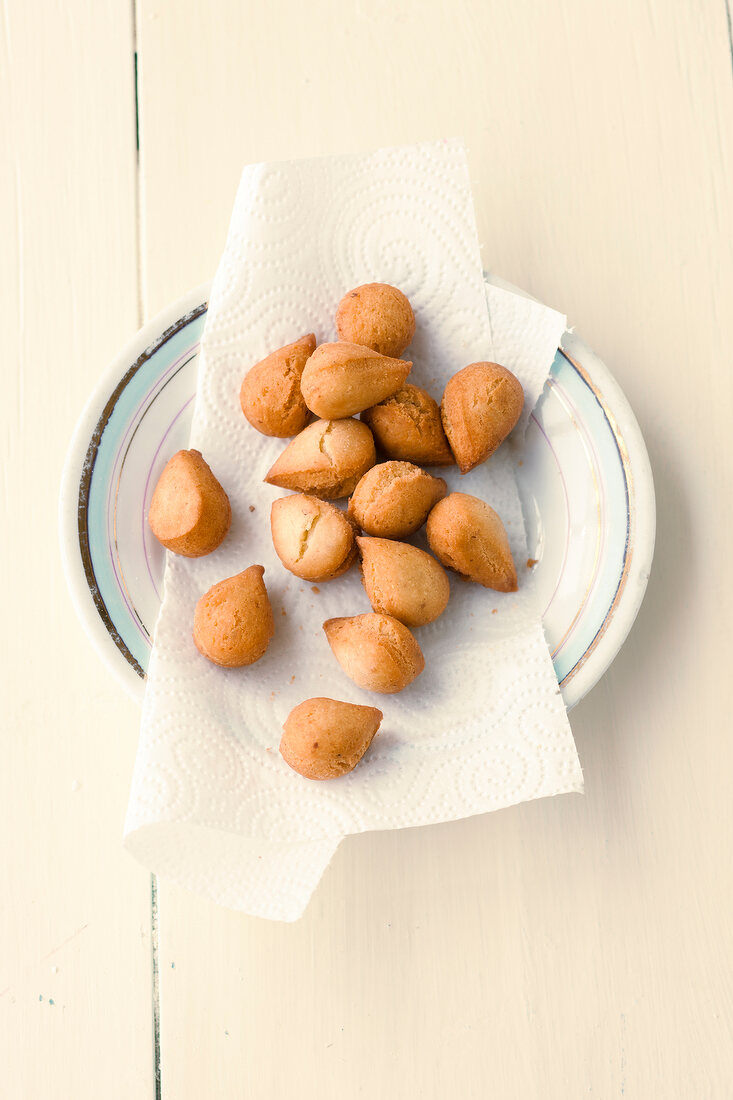 Baked Mutzen almonds on plate, step 2
