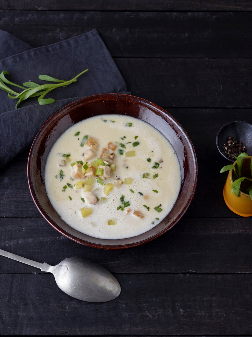 Slow Cooking, Hühnercremesuppe , mit Pilzen und Estragon