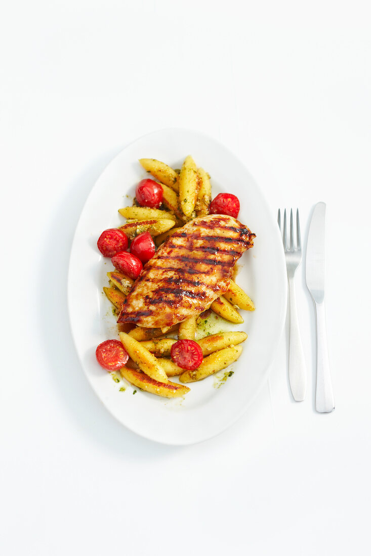 Chicken schnitzel with noodles pesto in serving dish