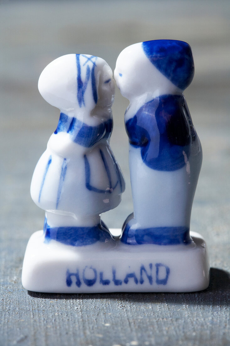 Kissing couple made of porcelain from Holland