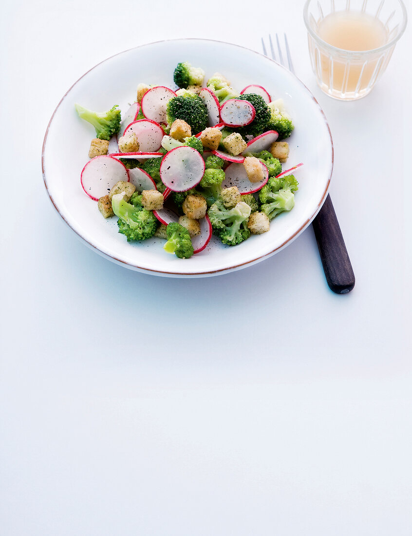 Abnehmen, Brokkoli-Salat, Brokkoli-Radieschen-Salat