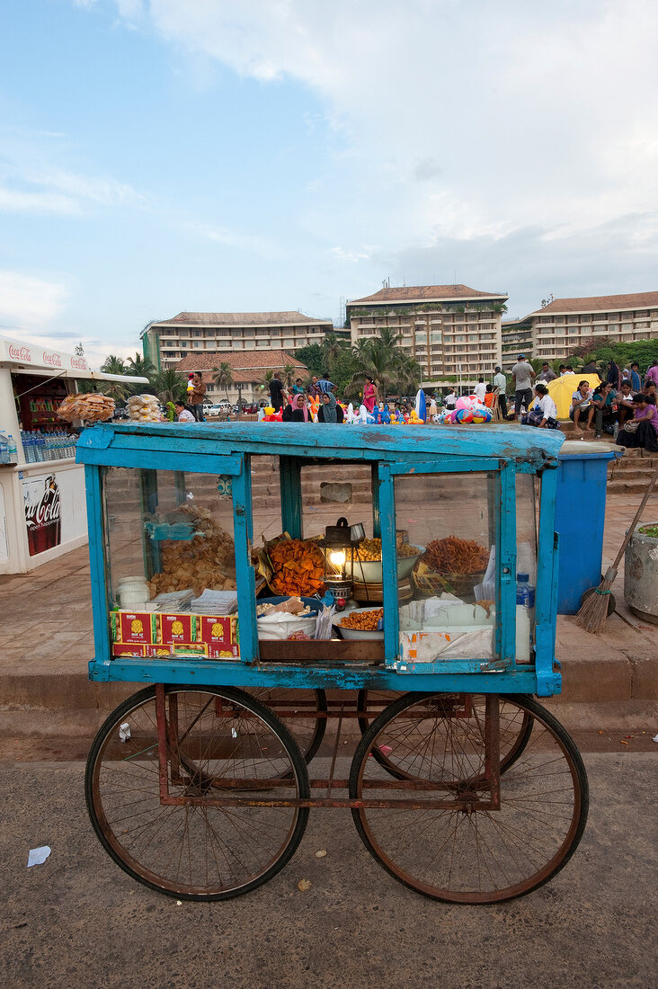 Wheel cart of Sri Lankan street food at Columbia