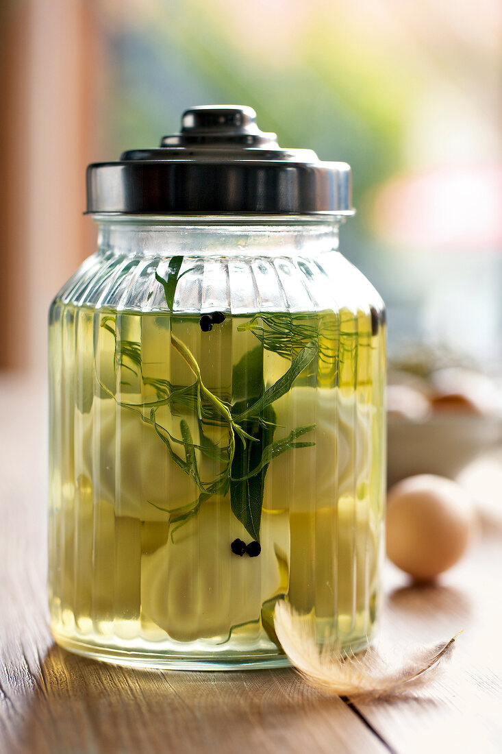 Landküche, Großes Glas mit Soleiern