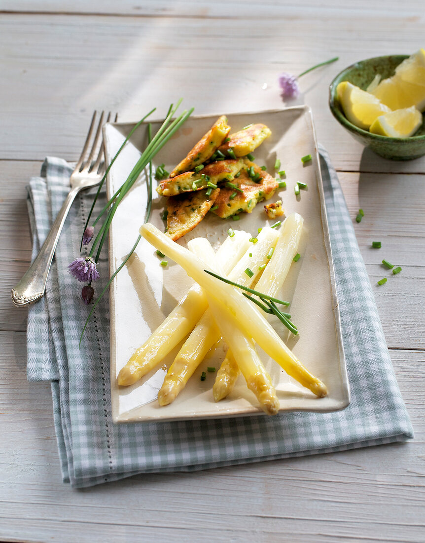 Landküche, Spargel mit Schnittlauchkratzete