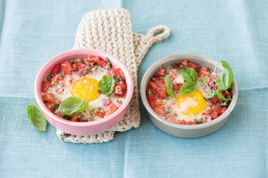 Ei - Rezepte, Eier mit Tomaten im Förmchen