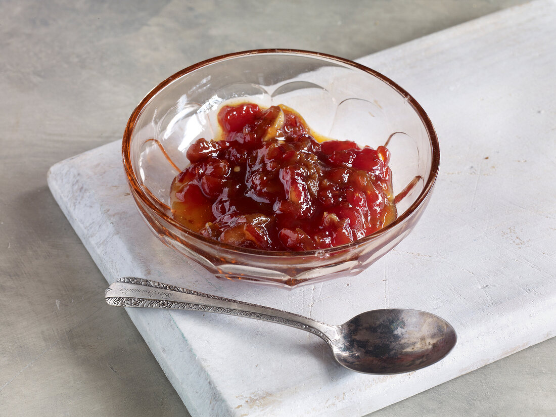 Cantaloupe jam with dates in bowl