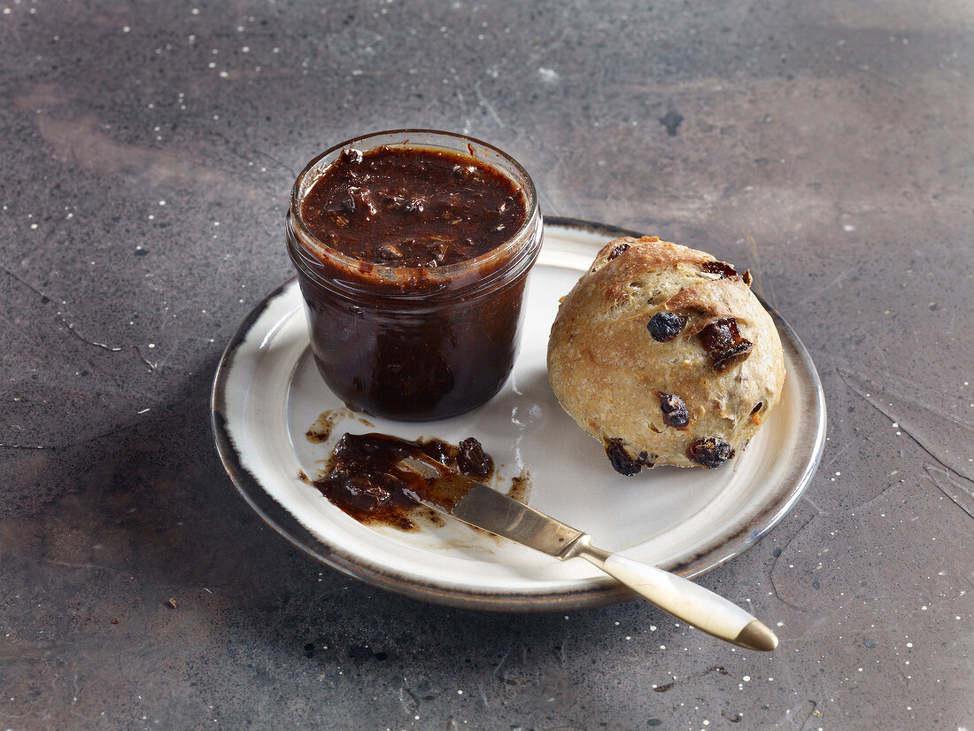 Jelly espresso with chocolate chips and raisins buns on plate