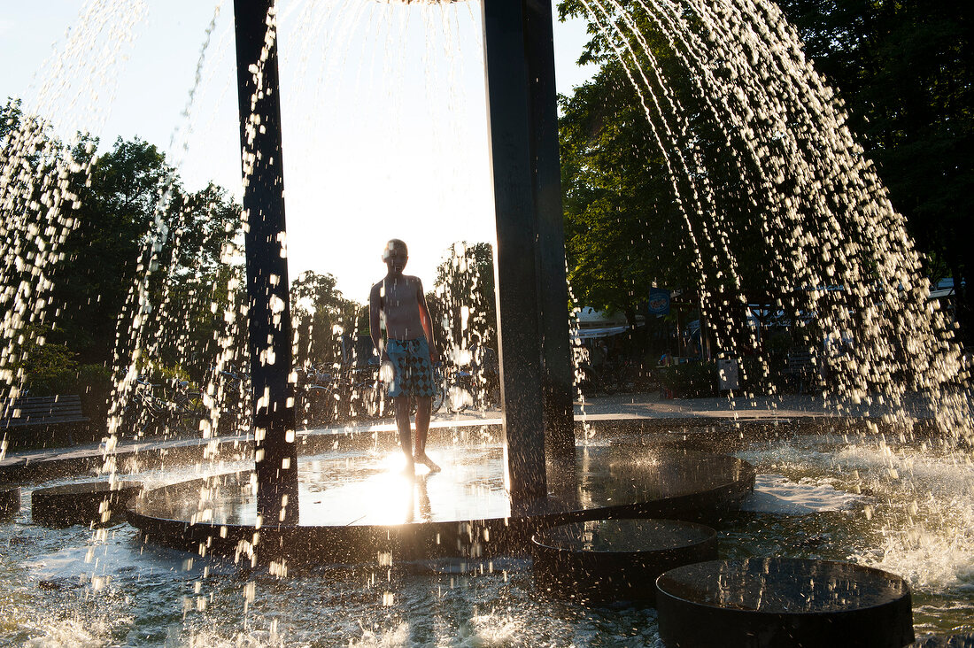 Berlin, Volkspark Friedrichshain, Springbrunnen beim Café Schönbrunn