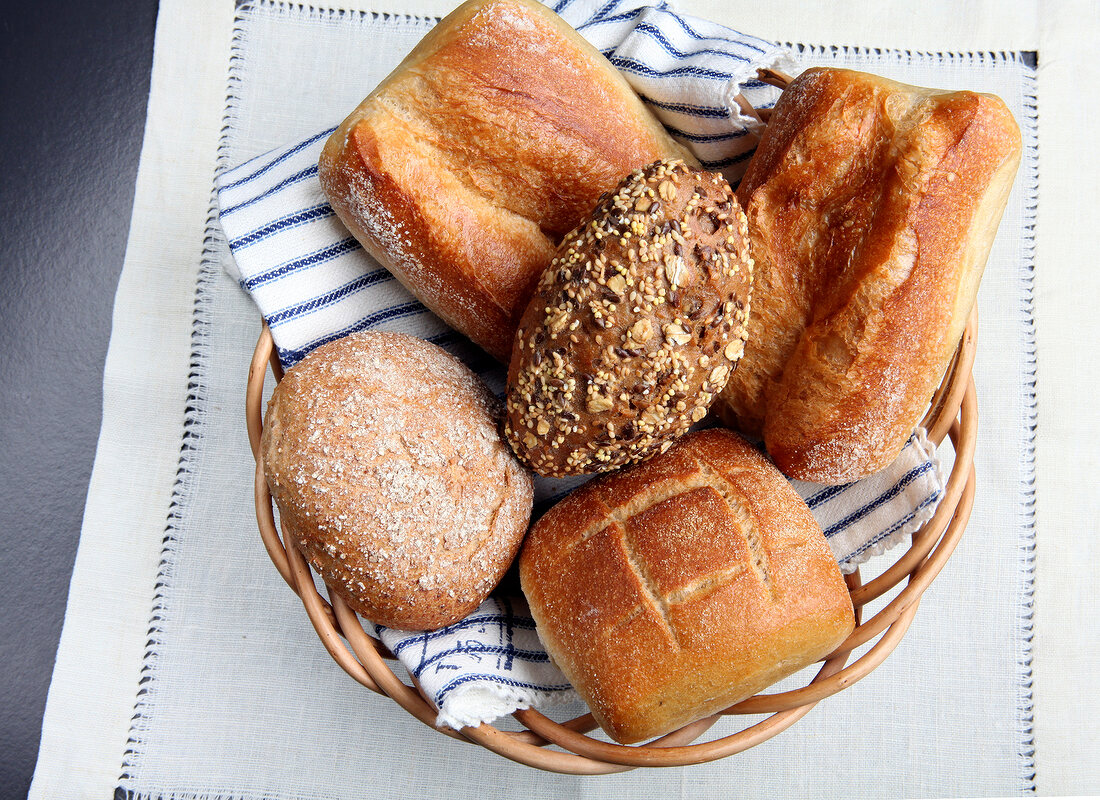 Brötchen im Körbchen X 