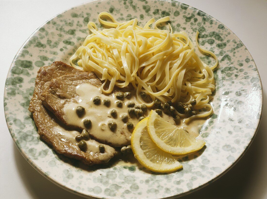 Kalbsschnitzel in Zitronen-Kapern-Sauce