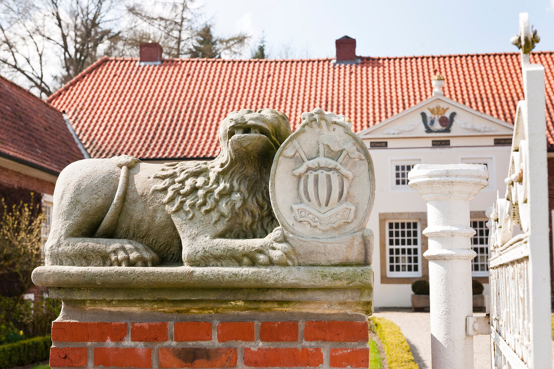 Sculpture of lion at the entrance