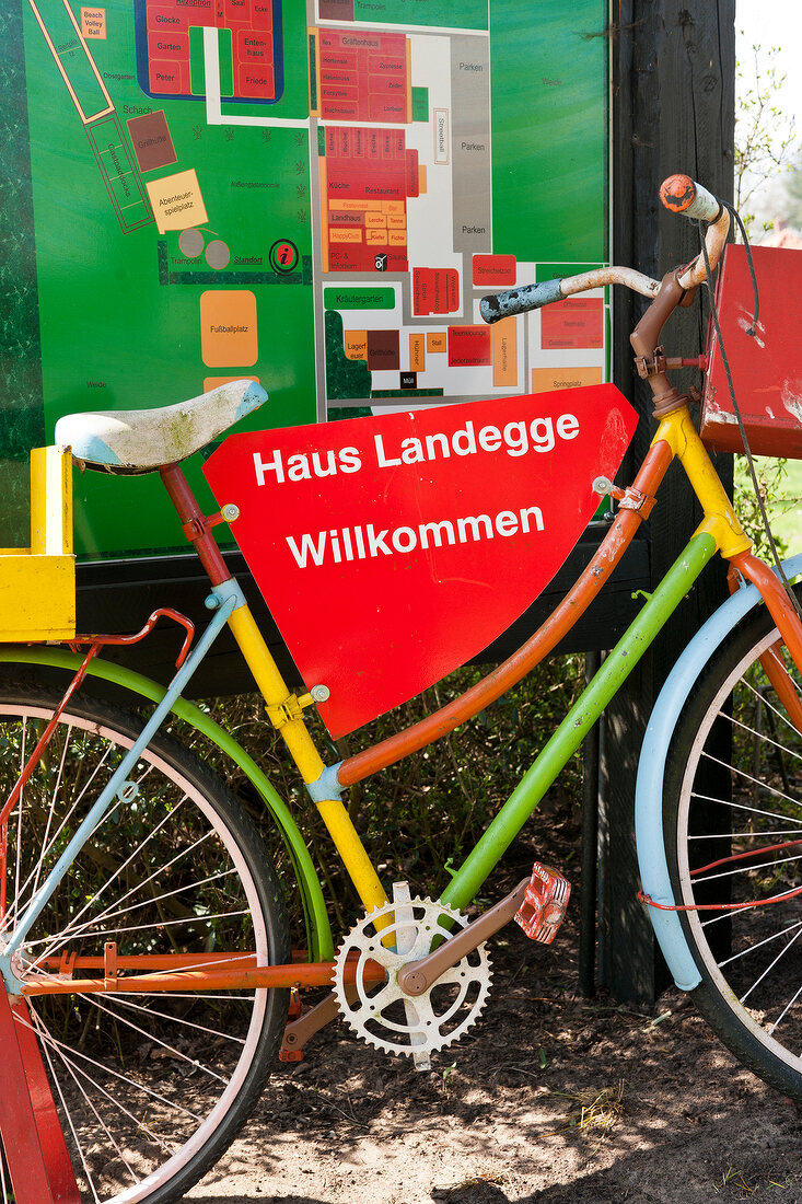 Gut Landegge, Gutshof, Fahrrad, bunt