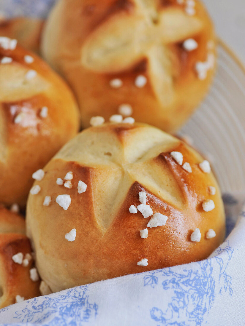 Sweets, Rosinenbrötchen mit Mandelsplittern