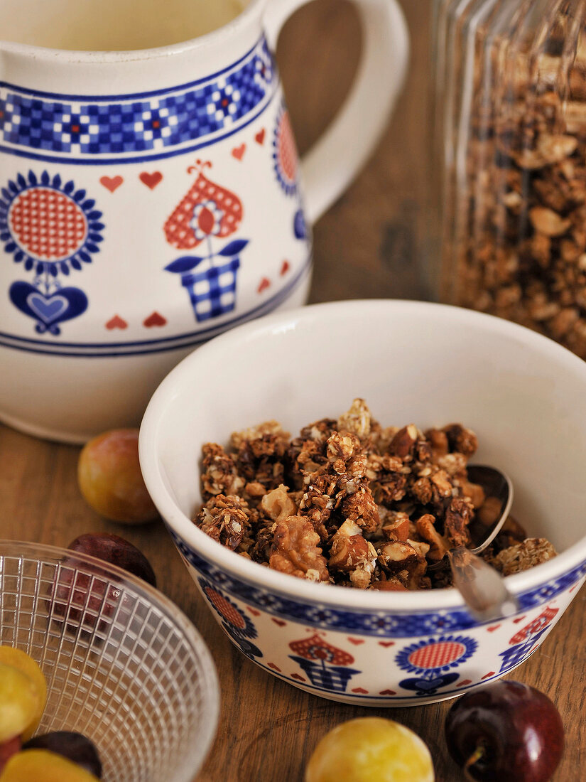 Banuschoko granola in bowl