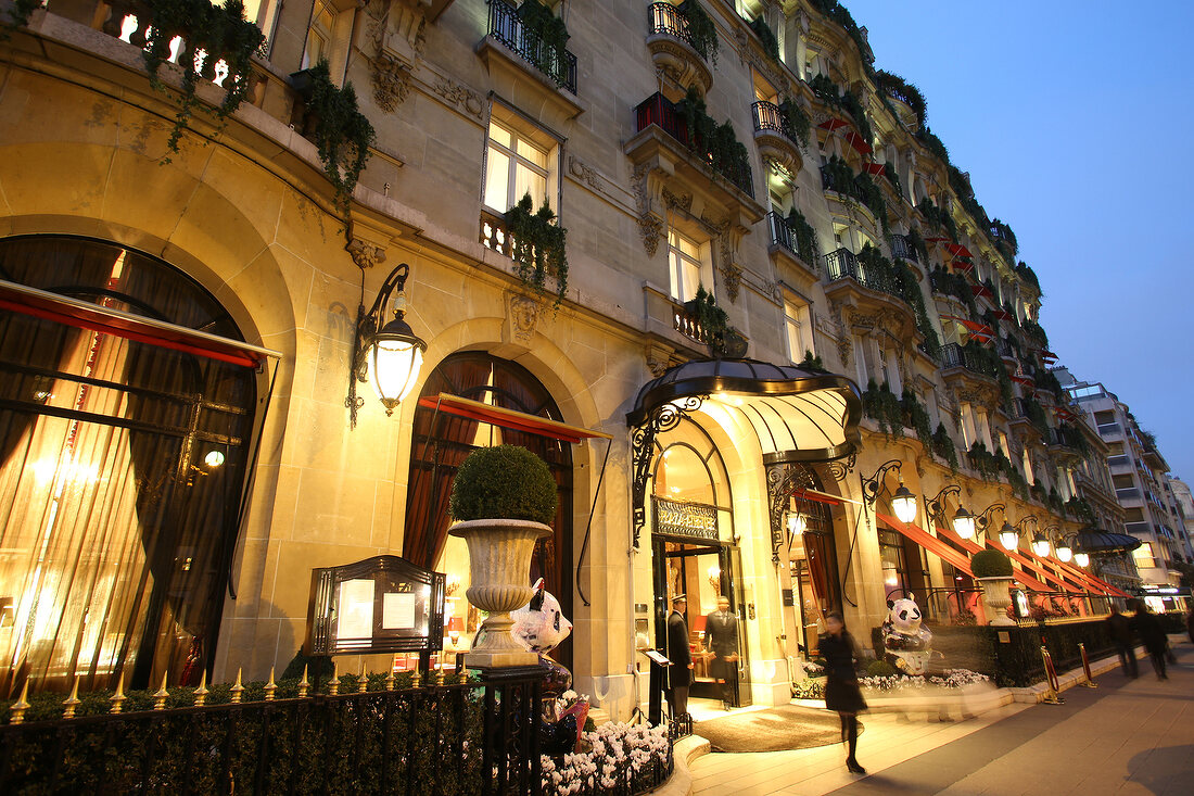 Plaza Athénée-Hotel Paris Frankreich