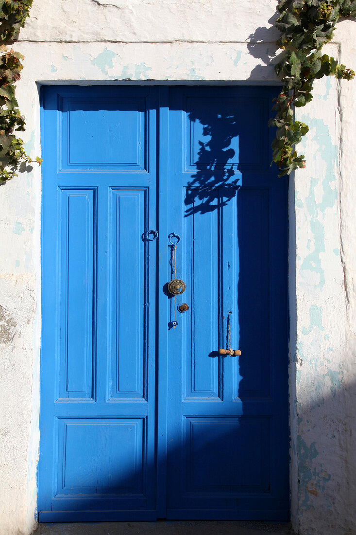 Türkei, Türkische Ägäis, Halbinsel Bodrum, blaue Tür