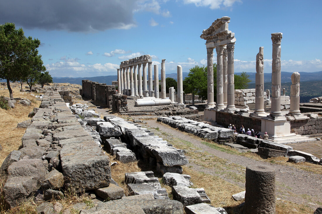 Türkei, Türkische Ägäis, Antike, Bergama, Ruine, Säulen