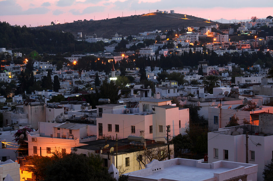 Türkei, Türkische Ägäis, Halbinsel Bodrum, Stadt Bodrum, abends