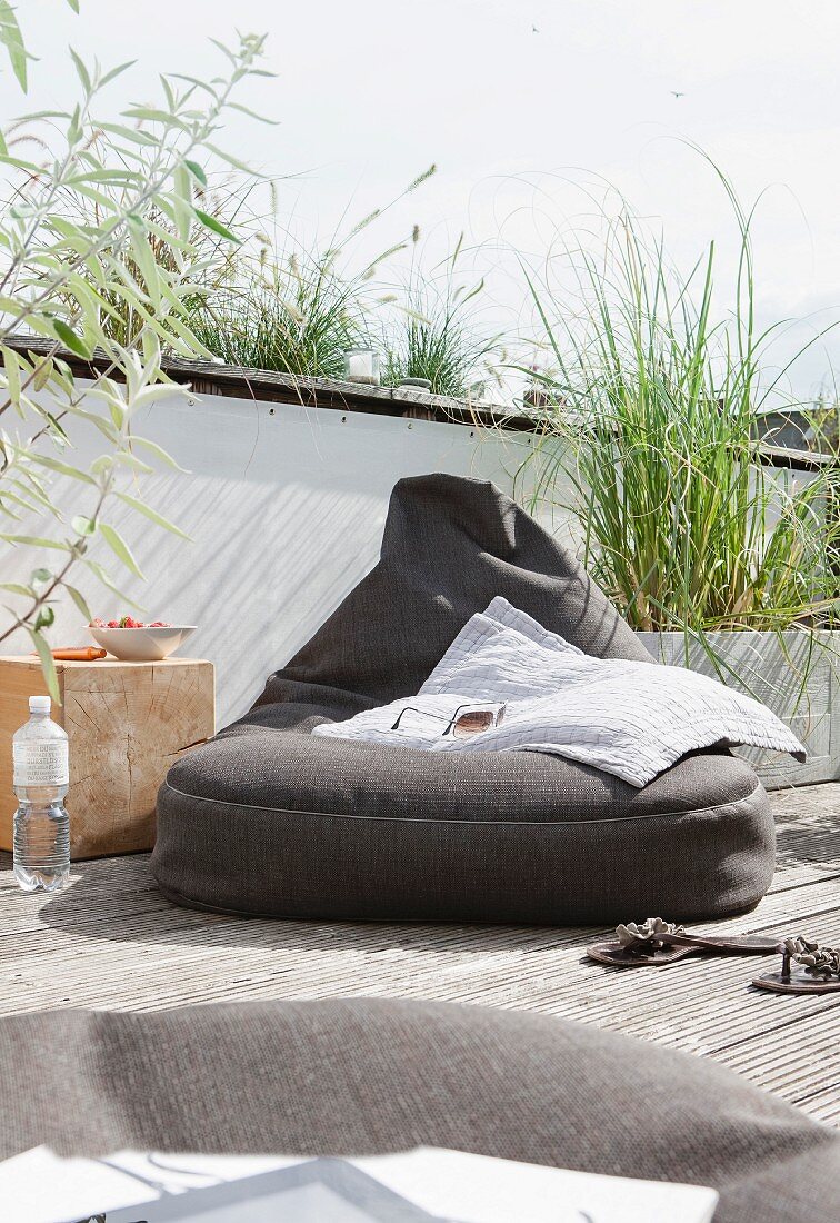 Sitzsack auf dem Balkon